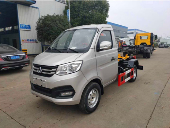 國(guó)六長(zhǎng)安鉤臂垃圾車 國(guó)六長(zhǎng)安鉤臂垃圾車