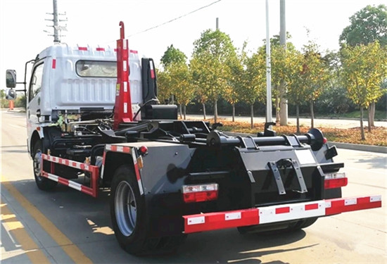 國(guó)六東風(fēng)凱普特勾臂式垃圾車(chē) 國(guó)六東風(fēng)凱普特勾臂式垃圾車(chē)