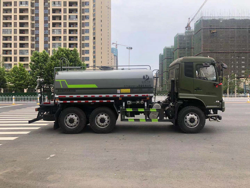 東風(fēng)六驅(qū)灑水車(chē) 東風(fēng)六驅(qū)灑水車(chē)